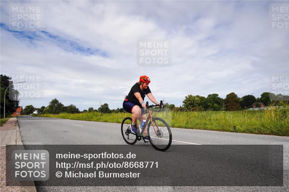 31.08.2025 - Elbe Triathlon Hamburg Michael Burmester http://msf.ph/oto/8668771 31.08.2025 11:26:19 Radfahren 1456 meine-sportfotos.de