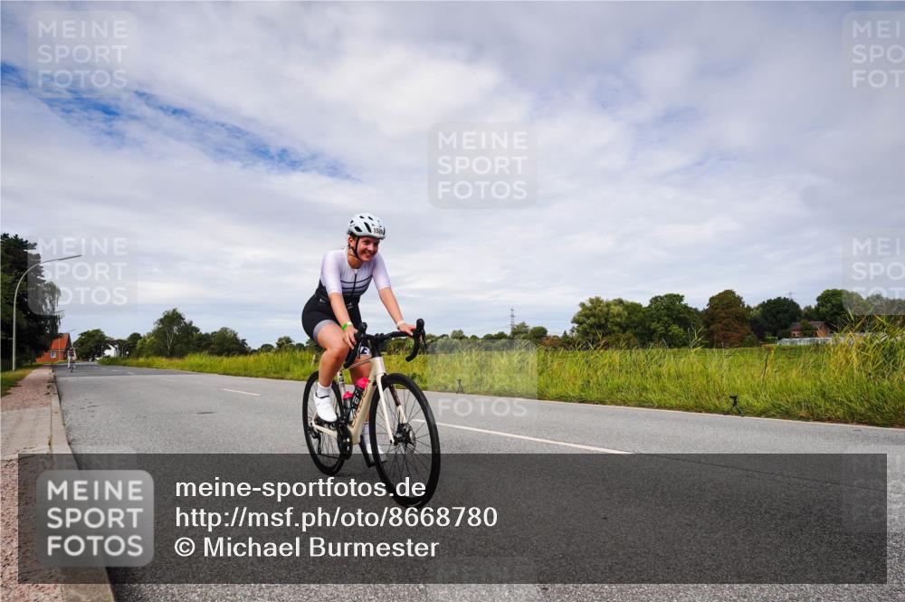 31.08.2025 - Elbe Triathlon Hamburg Michael Burmester http://msf.ph/oto/8668780 31.08.2025 11:26:58 Radfahren 1520, 1538 meine-sportfotos.de