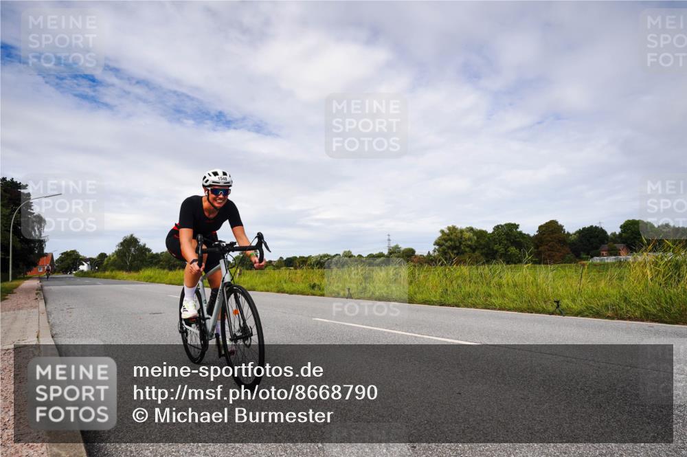 31.08.2025 - Elbe Triathlon Hamburg Michael Burmester http://msf.ph/oto/8668790 31.08.2025 11:27:35 Radfahren 1513, 1515, 1548 meine-sportfotos.de