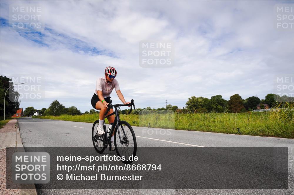 31.08.2025 - Elbe Triathlon Hamburg Michael Burmester http://msf.ph/oto/8668794 31.08.2025 11:27:42 Radfahren 1513 meine-sportfotos.de