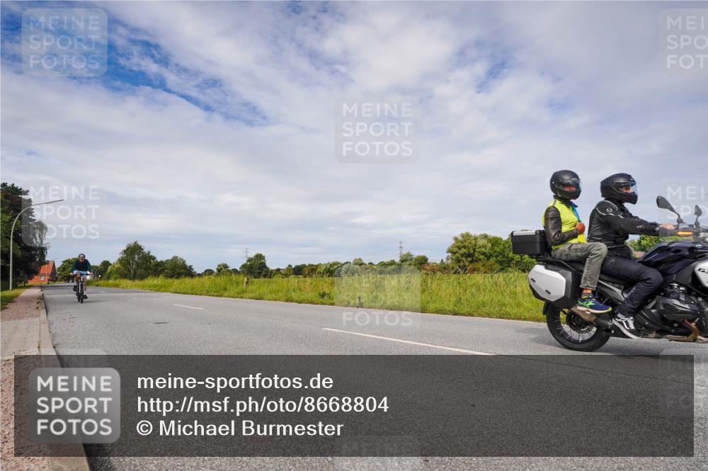 31.08.2025 - Elbe Triathlon Hamburg Michael Burmester http://msf.ph/oto/8668804 31.08.2025 11:31:21 Radfahren 1606 meine-sportfotos.de