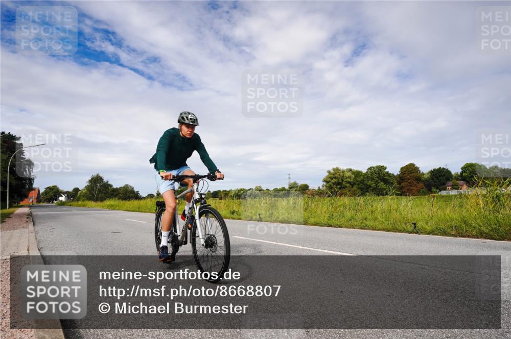 31.08.2025 - Elbe Triathlon Hamburg Michael Burmester http://msf.ph/oto/8668807 31.08.2025 11:31:23 Radfahren 1606 meine-sportfotos.de