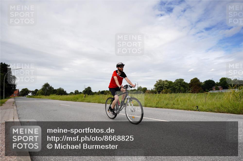 31.08.2025 - Elbe Triathlon Hamburg Michael Burmester http://msf.ph/oto/8668825 31.08.2025 12:07:47 Radfahren  meine-sportfotos.de