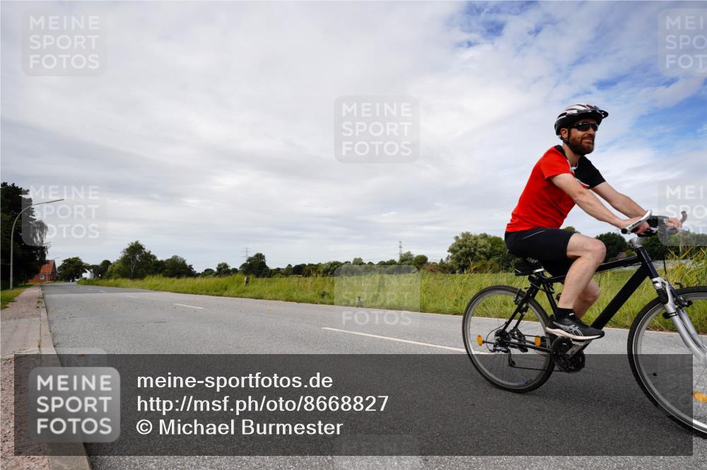 31.08.2025 - Elbe Triathlon Hamburg Michael Burmester http://msf.ph/oto/8668827 31.08.2025 12:07:47 Radfahren  meine-sportfotos.de