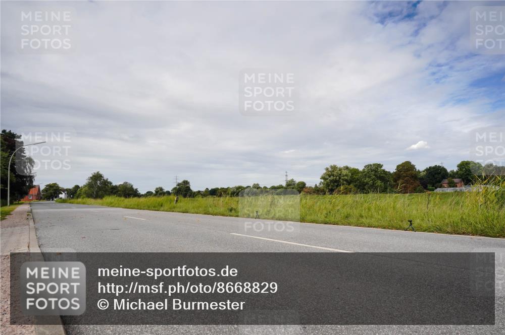 31.08.2025 - Elbe Triathlon Hamburg Michael Burmester http://msf.ph/oto/8668829 31.08.2025 12:09:21 Radfahren  meine-sportfotos.de