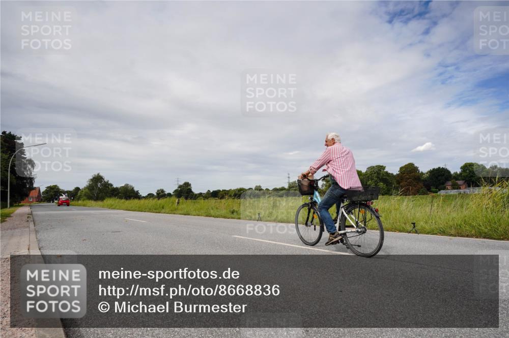 31.08.2025 - Elbe Triathlon Hamburg Michael Burmester http://msf.ph/oto/8668836 31.08.2025 12:09:34 Radfahren  meine-sportfotos.de