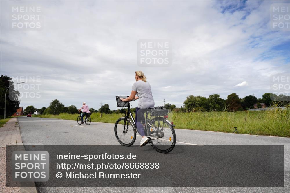 31.08.2025 - Elbe Triathlon Hamburg Michael Burmester http://msf.ph/oto/8668838 31.08.2025 12:09:37 Radfahren  meine-sportfotos.de