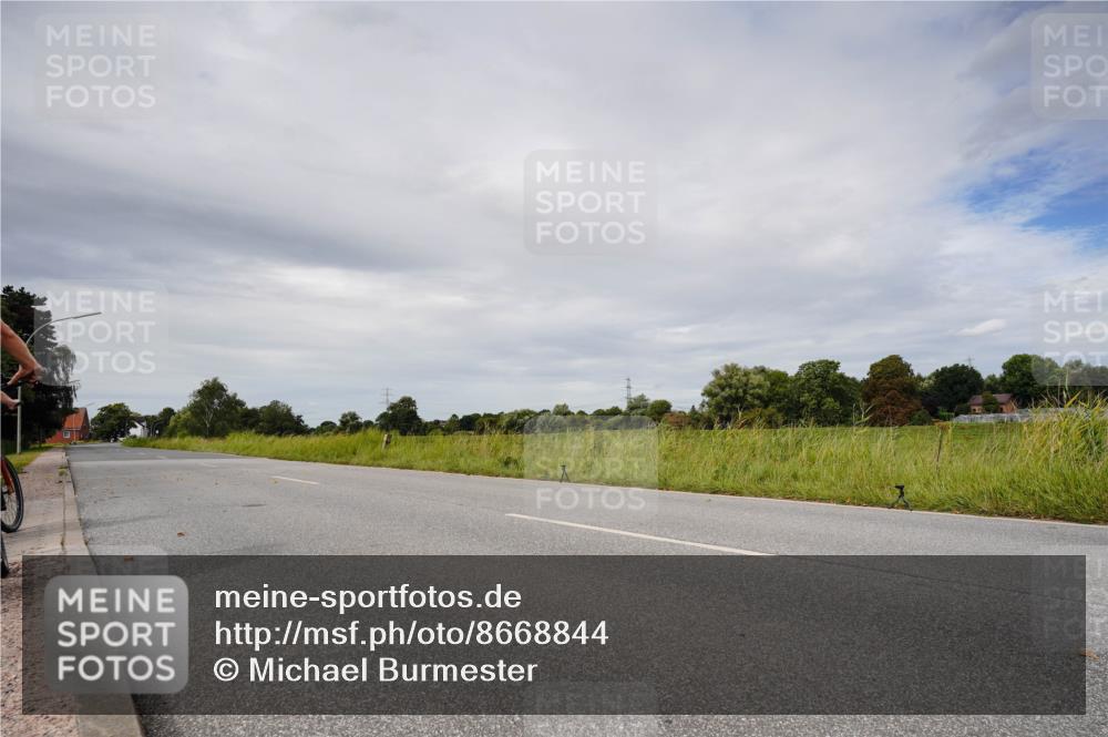 31.08.2025 - Elbe Triathlon Hamburg Michael Burmester http://msf.ph/oto/8668844 31.08.2025 12:12:37 Radfahren  meine-sportfotos.de