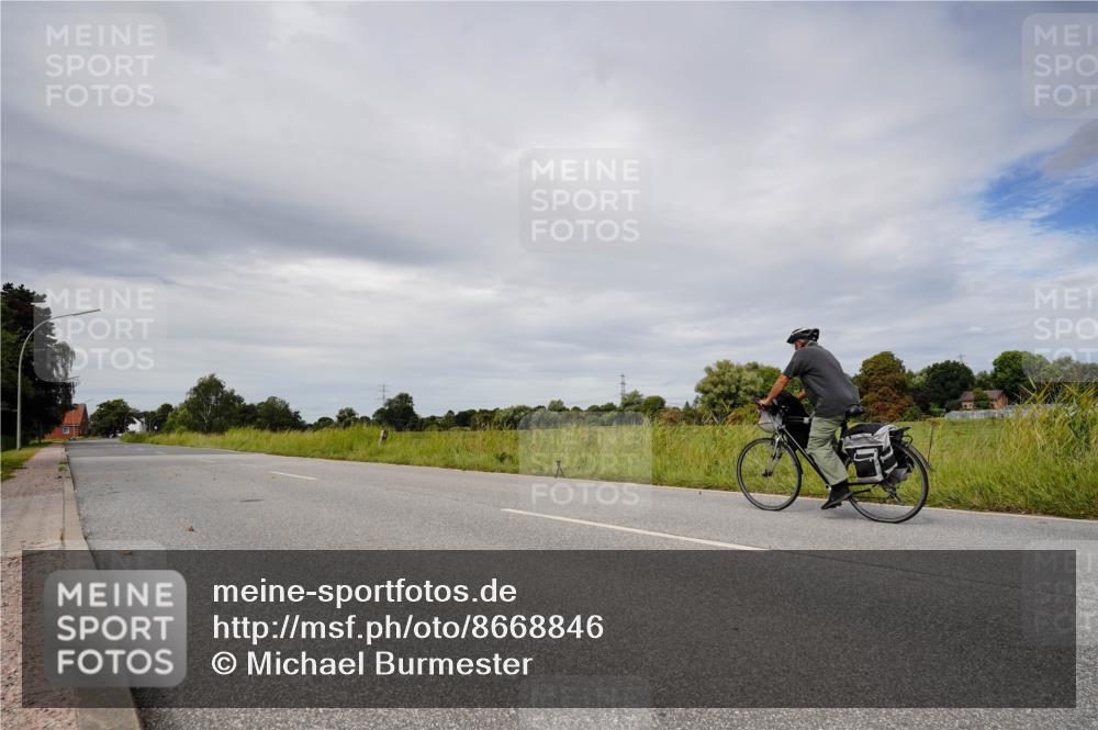 31.08.2025 - Elbe Triathlon Hamburg Michael Burmester http://msf.ph/oto/8668846 31.08.2025 12:14:03 Radfahren  meine-sportfotos.de