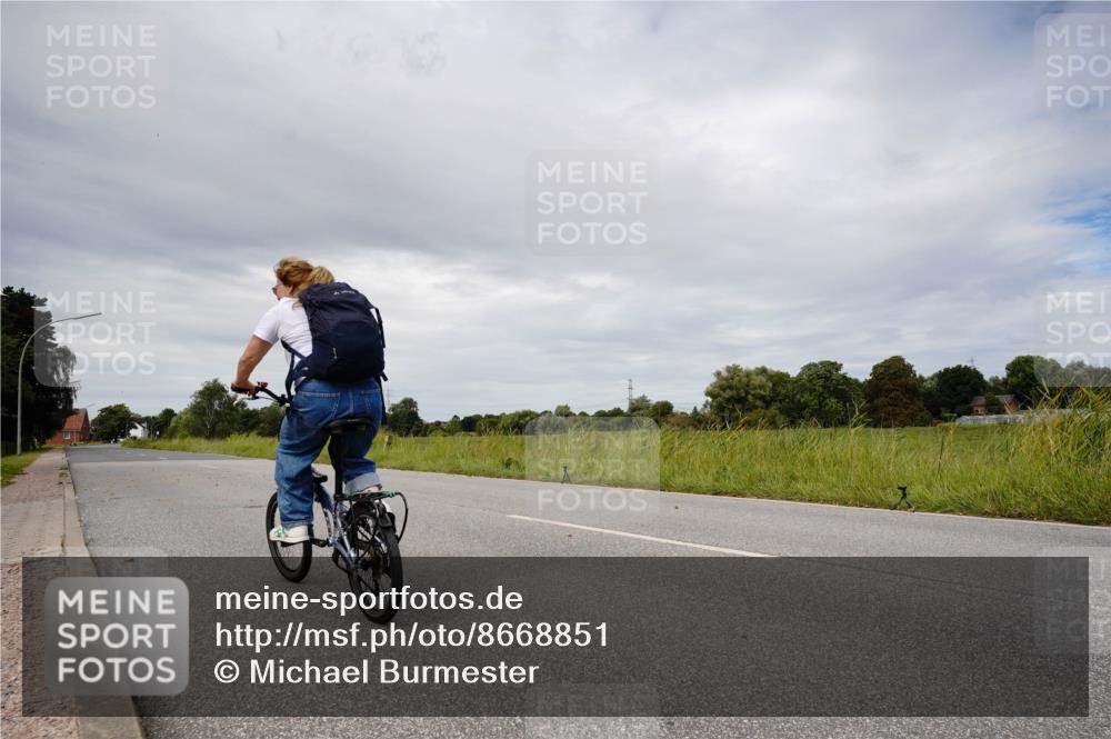 31.08.2025 - Elbe Triathlon Hamburg Michael Burmester http://msf.ph/oto/8668851 31.08.2025 12:17:20 Radfahren  meine-sportfotos.de