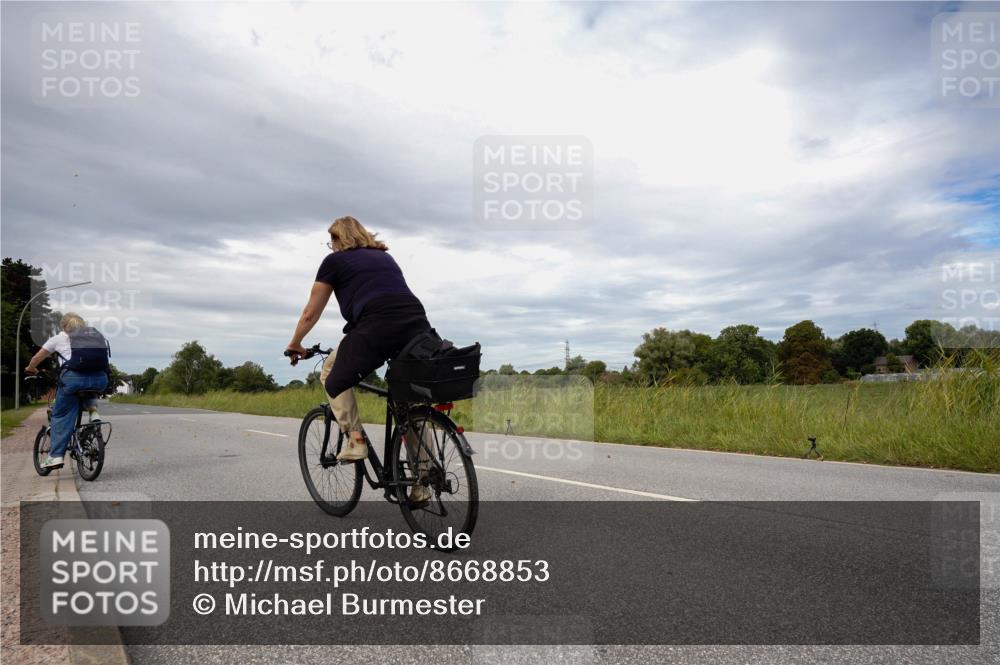 31.08.2025 - Elbe Triathlon Hamburg Michael Burmester http://msf.ph/oto/8668853 31.08.2025 12:17:21 Radfahren  meine-sportfotos.de