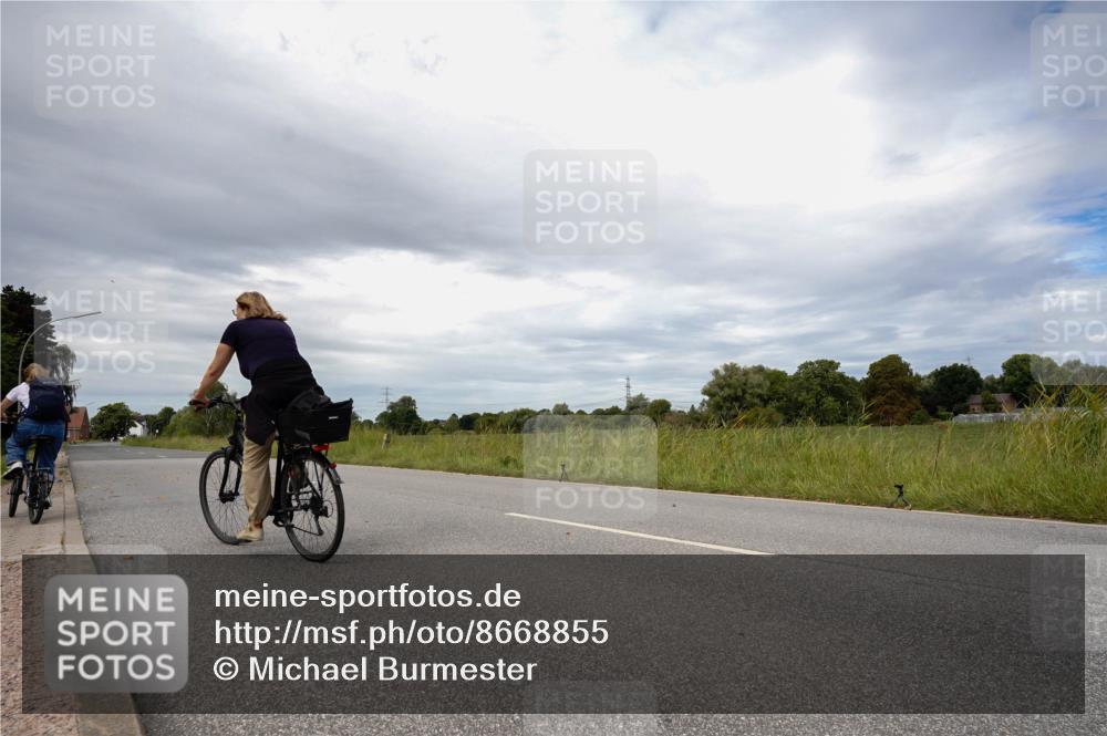 31.08.2025 - Elbe Triathlon Hamburg Michael Burmester http://msf.ph/oto/8668855 31.08.2025 12:17:21 Radfahren  meine-sportfotos.de