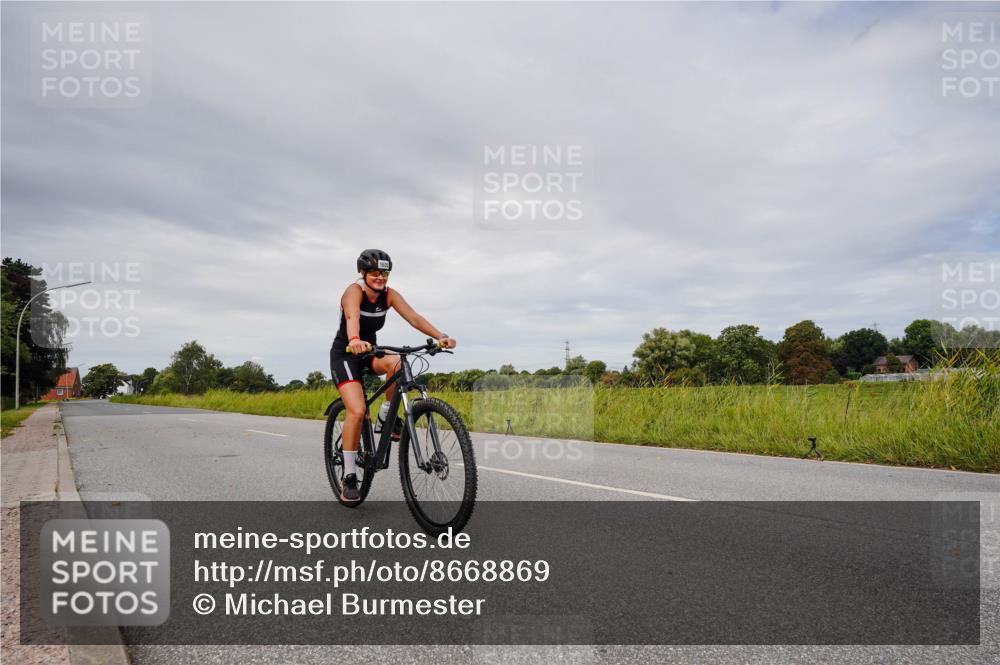 31.08.2025 - Elbe Triathlon Hamburg Michael Burmester http://msf.ph/oto/8668869 31.08.2025 12:20:21 Radfahren 1630 meine-sportfotos.de