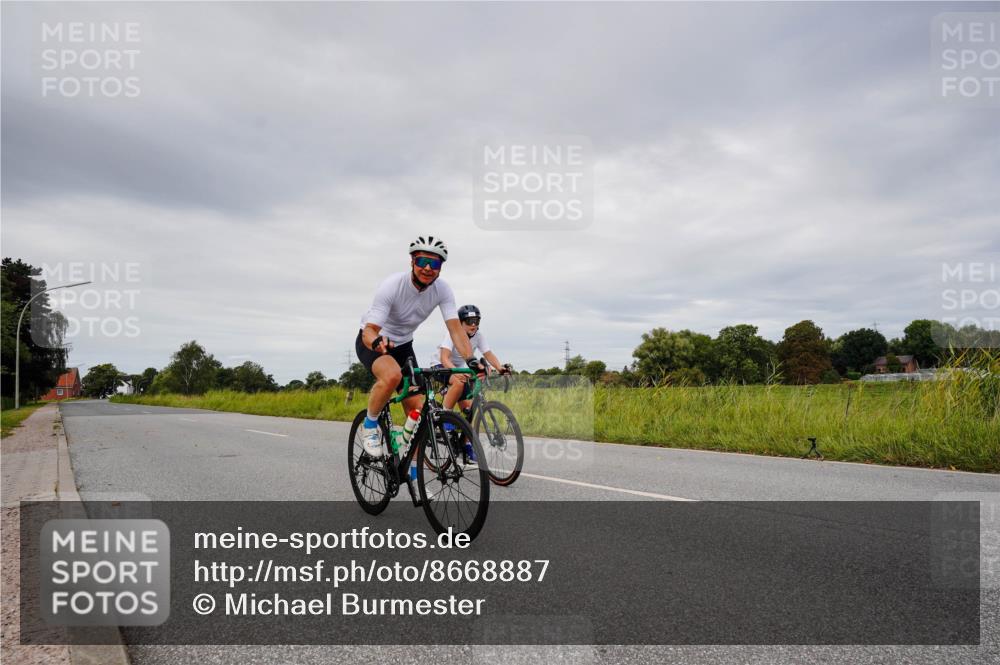 31.08.2025 - Elbe Triathlon Hamburg Michael Burmester http://msf.ph/oto/8668887 31.08.2025 12:26:05 Radfahren  meine-sportfotos.de