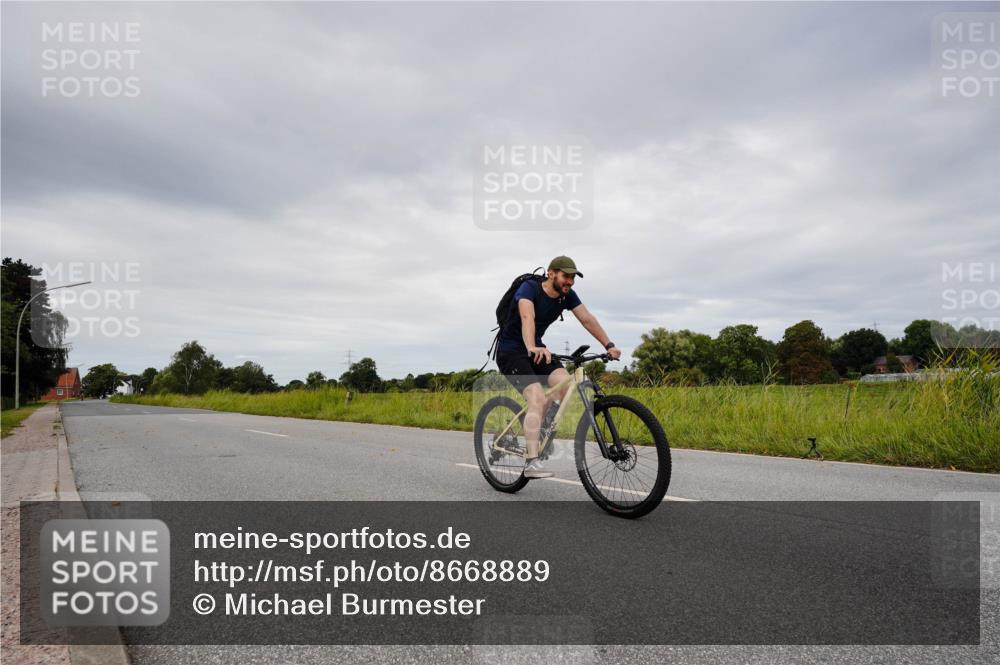 31.08.2025 - Elbe Triathlon Hamburg Michael Burmester http://msf.ph/oto/8668889 31.08.2025 12:26:29 Radfahren  meine-sportfotos.de