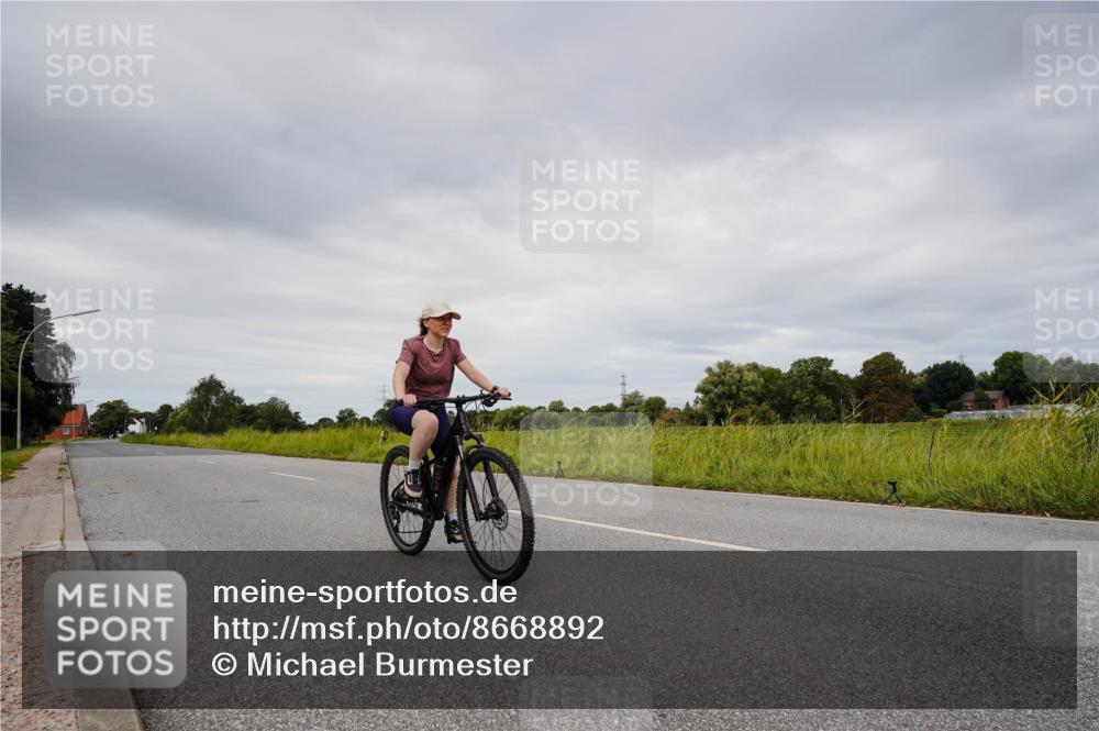 31.08.2025 - Elbe Triathlon Hamburg Michael Burmester http://msf.ph/oto/8668892 31.08.2025 12:26:53 Radfahren  meine-sportfotos.de