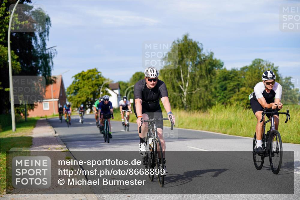 31.08.2025 - Elbe Triathlon Hamburg Michael Burmester http://msf.ph/oto/8668899 31.08.2025 09:49:33 Radfahren 365, 410, 426, 430, 537, 594, 783, 834, 892 meine-sportfotos.de