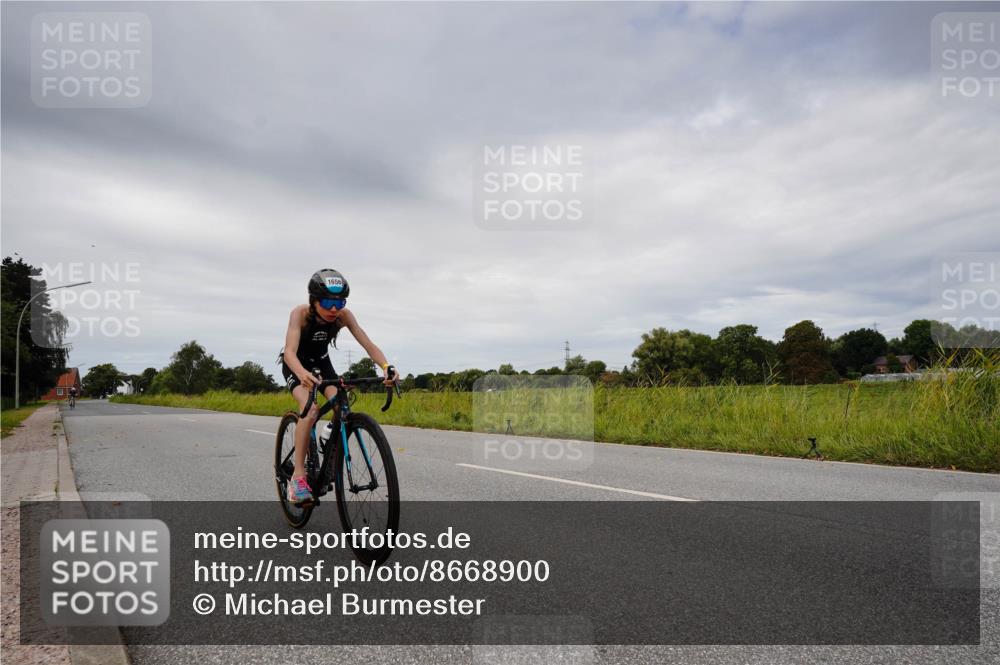 31.08.2025 - Elbe Triathlon Hamburg Michael Burmester http://msf.ph/oto/8668900 31.08.2025 12:32:48 Radfahren 1656, 1657 meine-sportfotos.de