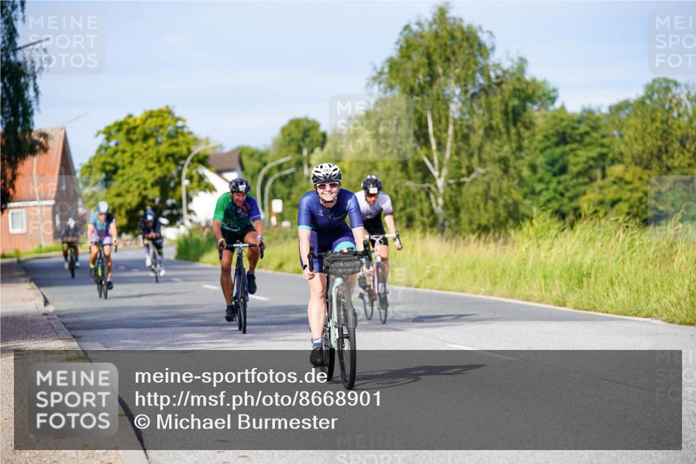 31.08.2025 - Elbe Triathlon Hamburg Michael Burmester http://msf.ph/oto/8668901 31.08.2025 09:49:34 Radfahren 365, 410, 426, 430, 594, 783, 834, 892, 914 meine-sportfotos.de