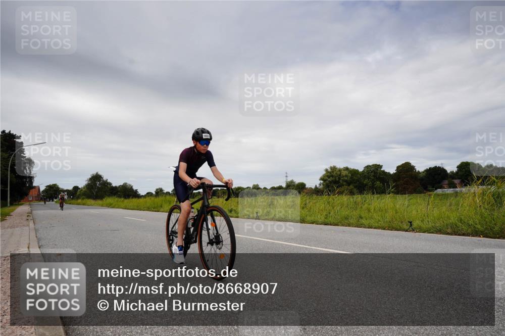 31.08.2025 - Elbe Triathlon Hamburg Michael Burmester http://msf.ph/oto/8668907 31.08.2025 12:33:29 Radfahren 1644, 1651 meine-sportfotos.de