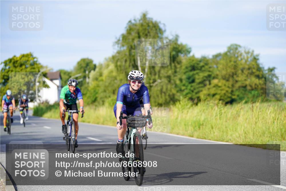 31.08.2025 - Elbe Triathlon Hamburg Michael Burmester http://msf.ph/oto/8668908 31.08.2025 09:49:35 Radfahren 365, 410, 426, 430, 594, 783, 834, 892, 914 meine-sportfotos.de