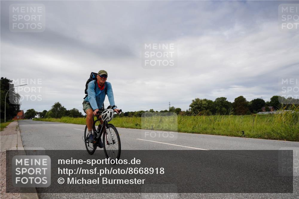 31.08.2025 - Elbe Triathlon Hamburg Michael Burmester http://msf.ph/oto/8668918 31.08.2025 12:33:54 Radfahren 1652 meine-sportfotos.de