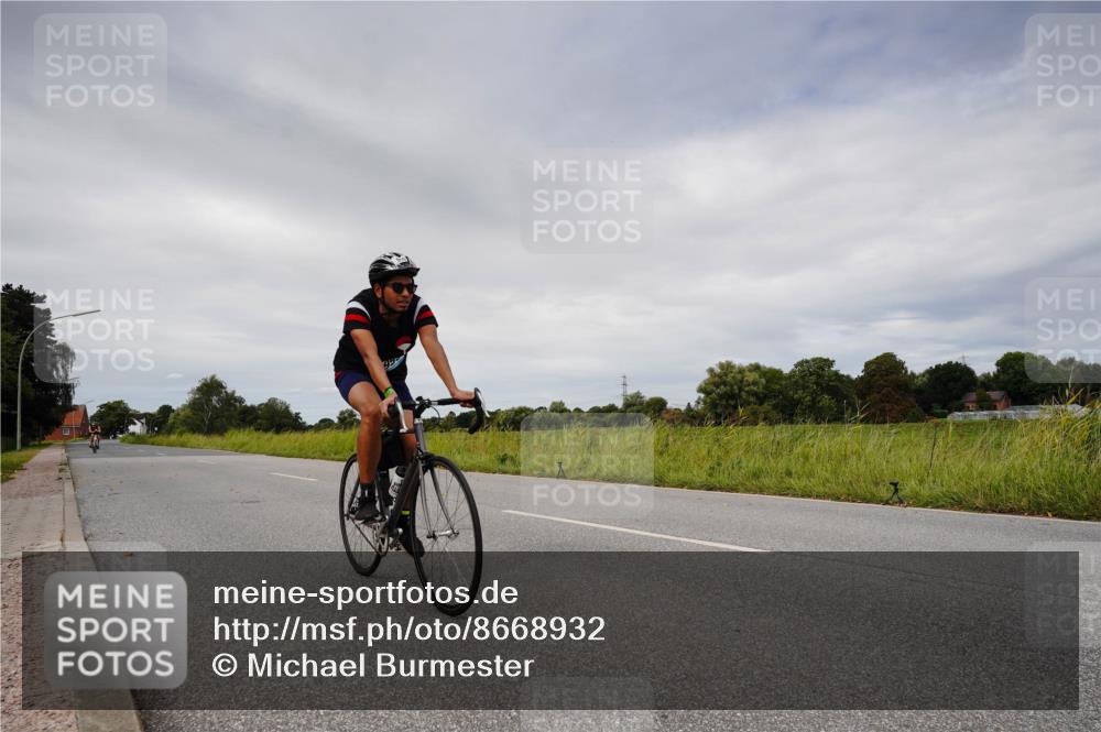 31.08.2025 - Elbe Triathlon Hamburg Michael Burmester http://msf.ph/oto/8668932 31.08.2025 12:35:58 Radfahren 1655 meine-sportfotos.de