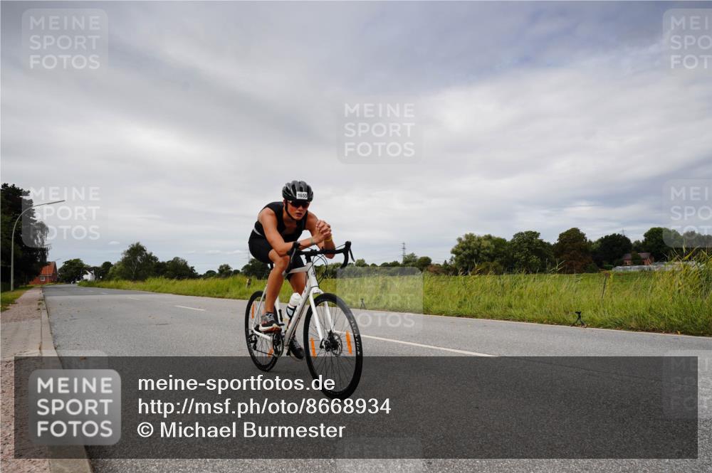 31.08.2025 - Elbe Triathlon Hamburg Michael Burmester http://msf.ph/oto/8668934 31.08.2025 12:36:02 Radfahren 1655 meine-sportfotos.de