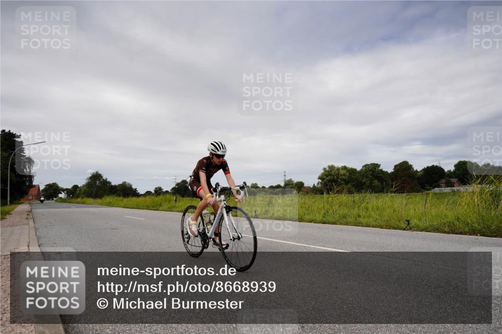 31.08.2025 - Elbe Triathlon Hamburg Michael Burmester http://msf.ph/oto/8668939 31.08.2025 12:36:51 Radfahren 1637, 1659 meine-sportfotos.de