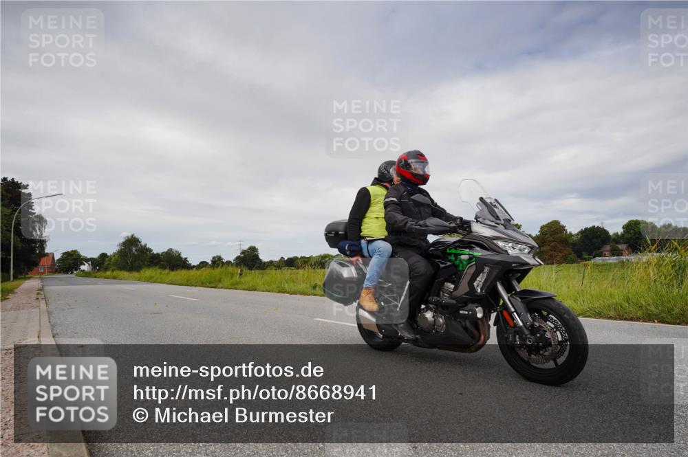 31.08.2025 - Elbe Triathlon Hamburg Michael Burmester http://msf.ph/oto/8668941 31.08.2025 12:36:55 Radfahren  meine-sportfotos.de