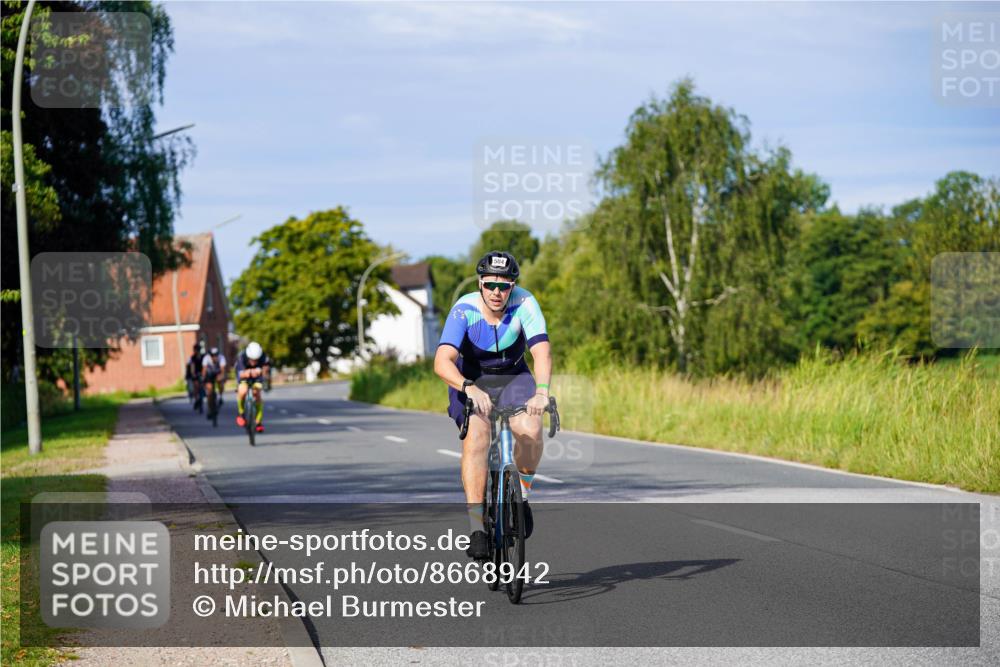 31.08.2025 - Elbe Triathlon Hamburg Michael Burmester http://msf.ph/oto/8668942 31.08.2025 09:49:59 Radfahren 504, 863, 899 meine-sportfotos.de
