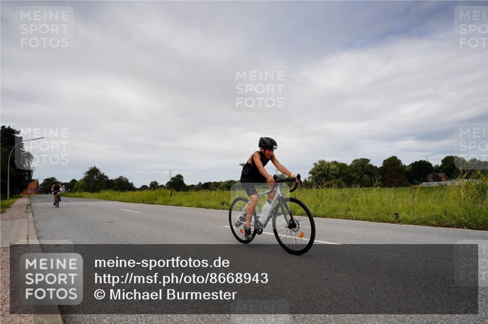 31.08.2025 - Elbe Triathlon Hamburg Michael Burmester http://msf.ph/oto/8668943 31.08.2025 12:37:34 Radfahren 1654, 1663 meine-sportfotos.de