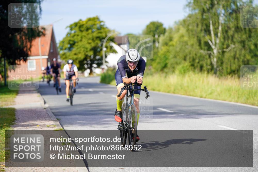 31.08.2025 - Elbe Triathlon Hamburg Michael Burmester http://msf.ph/oto/8668952 31.08.2025 09:50:02 Radfahren 504, 824, 863 meine-sportfotos.de