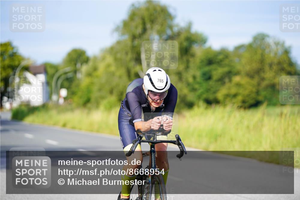 31.08.2025 - Elbe Triathlon Hamburg Michael Burmester http://msf.ph/oto/8668954 31.08.2025 09:50:03 Radfahren 504, 824, 863 meine-sportfotos.de