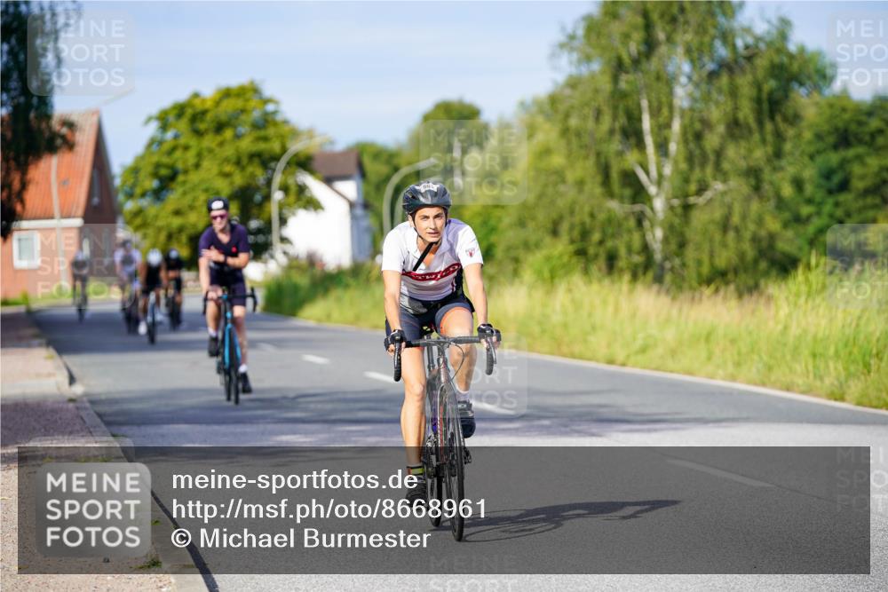 31.08.2025 - Elbe Triathlon Hamburg Michael Burmester http://msf.ph/oto/8668961 31.08.2025 09:50:05 Radfahren 638, 824, 863, 871 meine-sportfotos.de