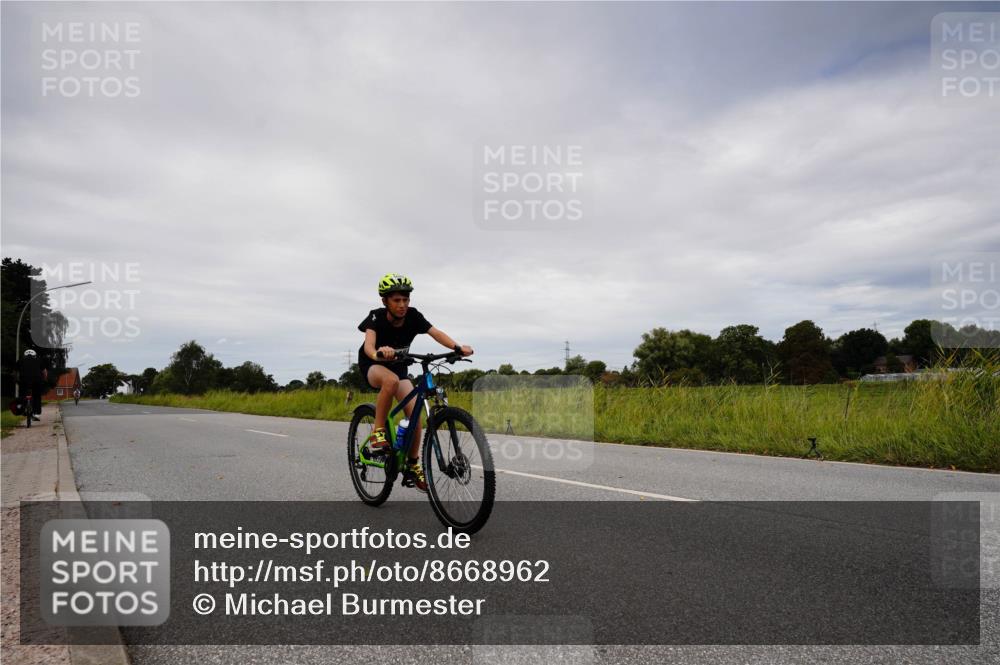 31.08.2025 - Elbe Triathlon Hamburg Michael Burmester http://msf.ph/oto/8668962 31.08.2025 12:39:23 Radfahren 1645 meine-sportfotos.de