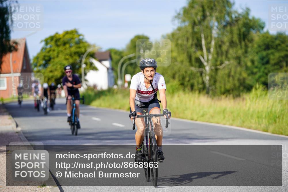 31.08.2025 - Elbe Triathlon Hamburg Michael Burmester http://msf.ph/oto/8668963 31.08.2025 09:50:05 Radfahren 638, 824, 863, 871 meine-sportfotos.de