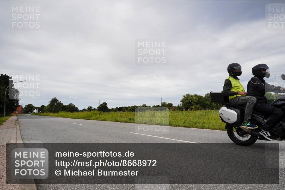 31.08.2025 - Elbe Triathlon Hamburg Michael Burmester http://msf.ph/oto/8668972 31.08.2025 12:40:36 Radfahren  meine-sportfotos.de