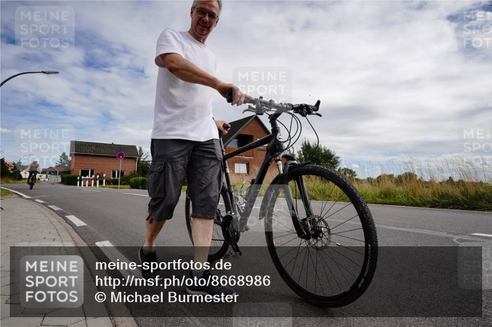 31.08.2025 - Elbe Triathlon Hamburg Michael Burmester http://msf.ph/oto/8668986 31.08.2025 13:25:23 Radfahren  meine-sportfotos.de