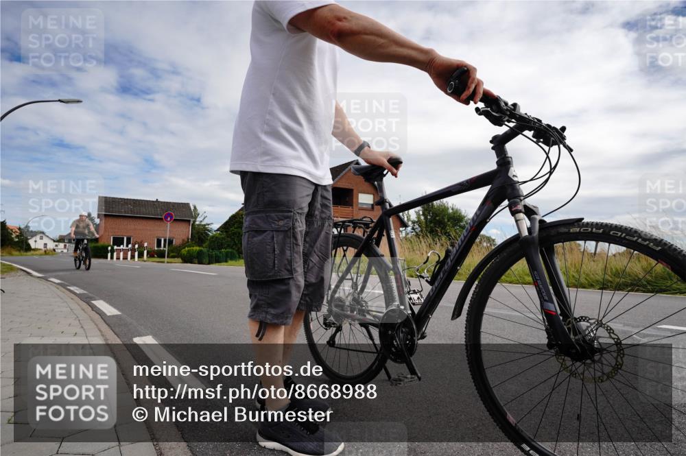 31.08.2025 - Elbe Triathlon Hamburg Michael Burmester http://msf.ph/oto/8668988 31.08.2025 13:25:25 Radfahren  meine-sportfotos.de