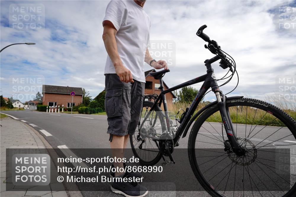 31.08.2025 - Elbe Triathlon Hamburg Michael Burmester http://msf.ph/oto/8668990 31.08.2025 13:25:27 Radfahren  meine-sportfotos.de