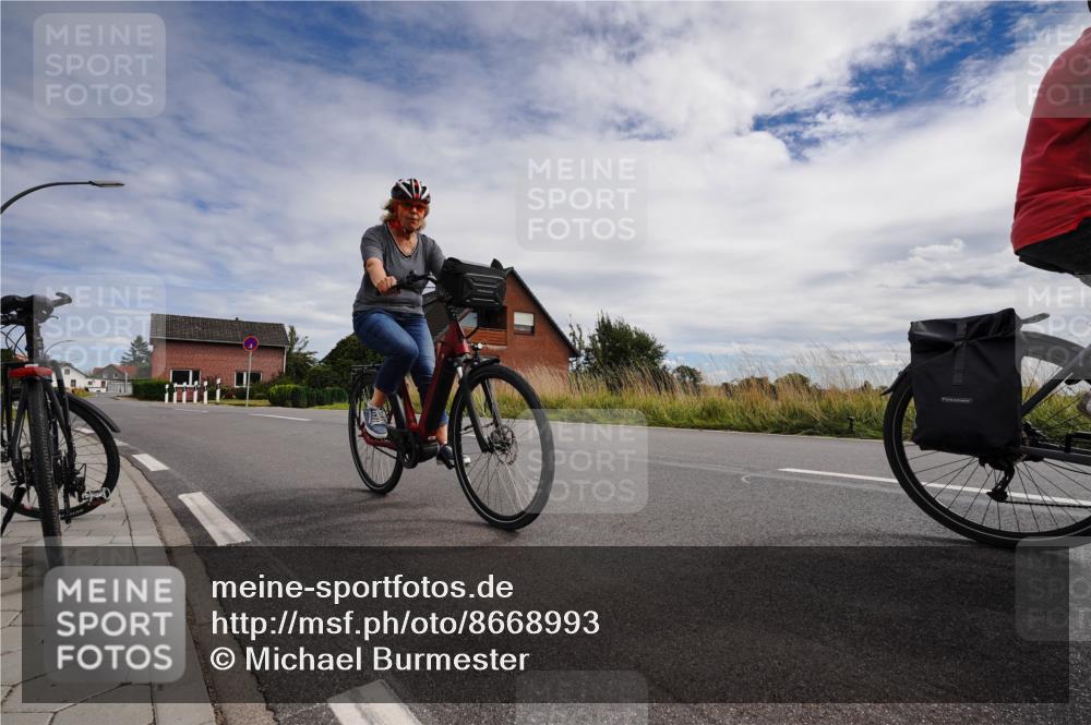 31.08.2025 - Elbe Triathlon Hamburg Michael Burmester http://msf.ph/oto/8668993 31.08.2025 13:28:33 Radfahren  meine-sportfotos.de