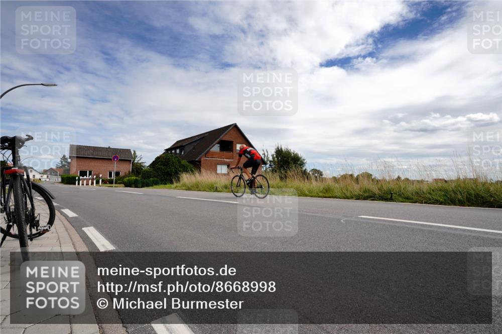 31.08.2025 - Elbe Triathlon Hamburg Michael Burmester http://msf.ph/oto/8668998 31.08.2025 13:29:55 Radfahren  meine-sportfotos.de