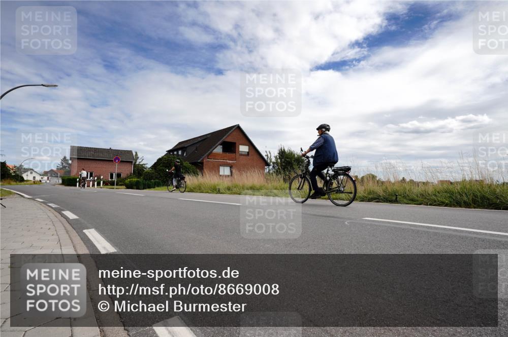 31.08.2025 - Elbe Triathlon Hamburg Michael Burmester http://msf.ph/oto/8669008 31.08.2025 13:30:42 Radfahren  meine-sportfotos.de