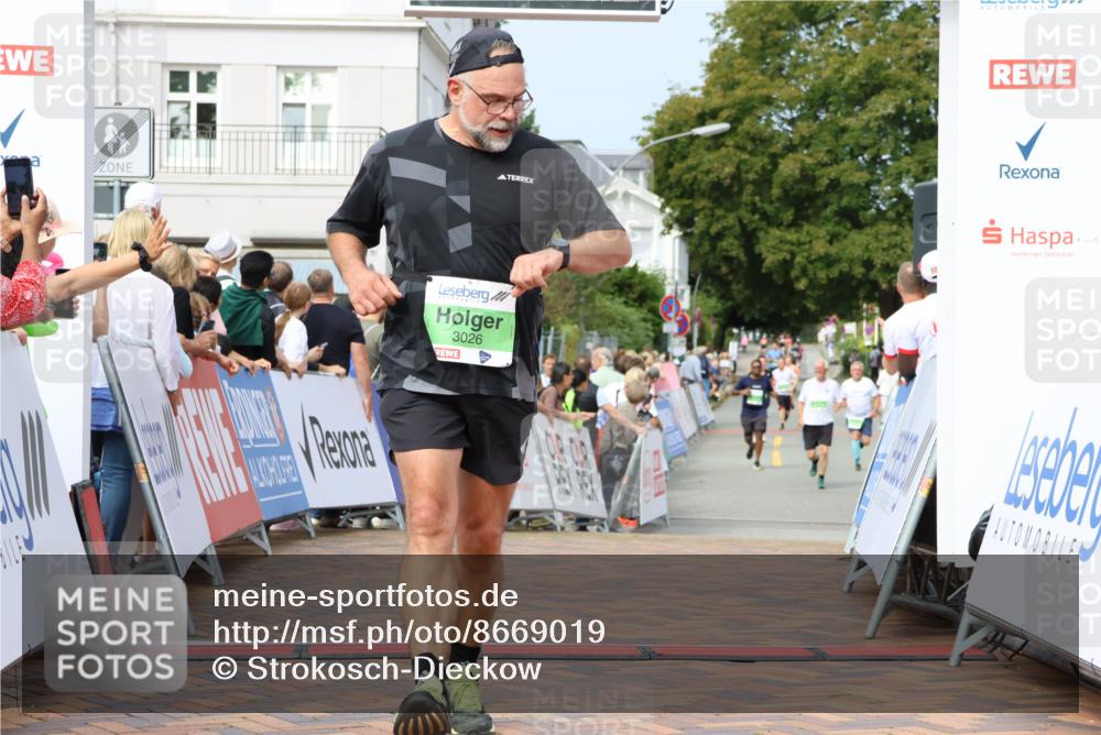 31.08.2025 - 21. Blankeneser Heldenlauf Strokosch-Dieckow http://msf.ph/oto/8669019 31.08.2025 11:13:44 Ziel 3127, 3126, 3026 meine-sportfotos.de