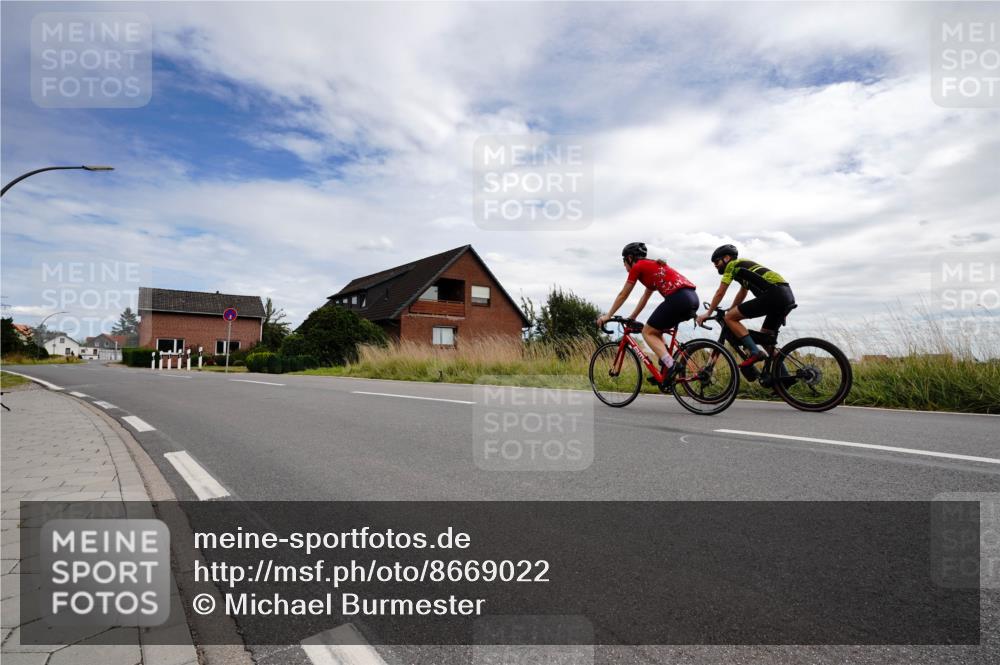 31.08.2025 - Elbe Triathlon Hamburg Michael Burmester http://msf.ph/oto/8669022 31.08.2025 13:35:14 Radfahren  meine-sportfotos.de