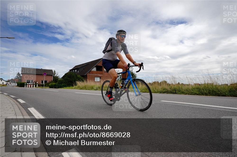 31.08.2025 - Elbe Triathlon Hamburg Michael Burmester http://msf.ph/oto/8669028 31.08.2025 13:36:21 Radfahren  meine-sportfotos.de
