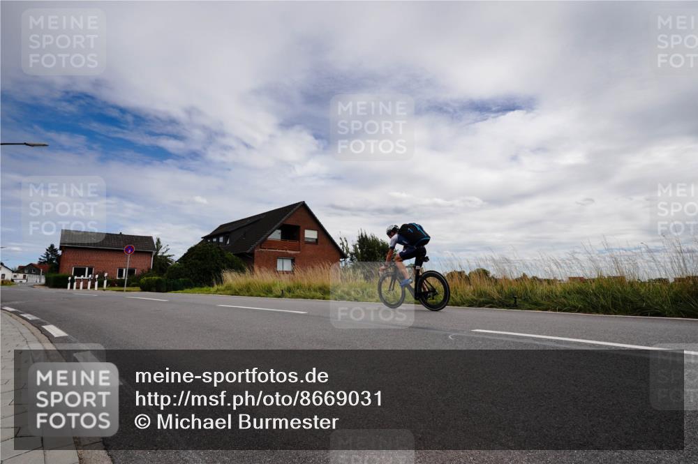 31.08.2025 - Elbe Triathlon Hamburg Michael Burmester http://msf.ph/oto/8669031 31.08.2025 13:36:54 Radfahren  meine-sportfotos.de