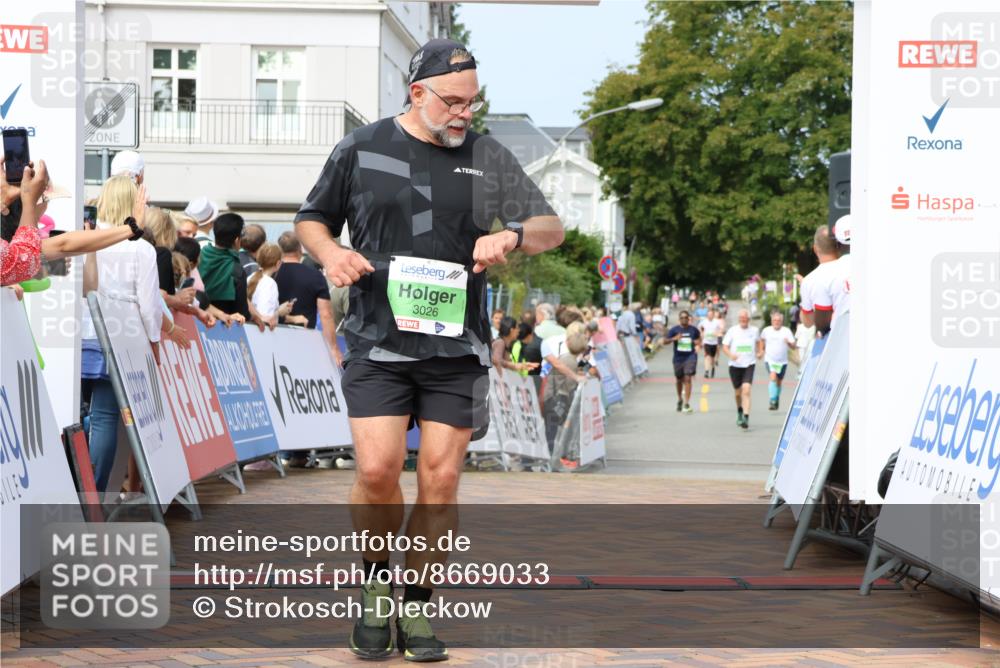 31.08.2025 - 21. Blankeneser Heldenlauf Strokosch-Dieckow http://msf.ph/oto/8669033 31.08.2025 11:13:44 Ziel 3127, 3126, 3026 meine-sportfotos.de