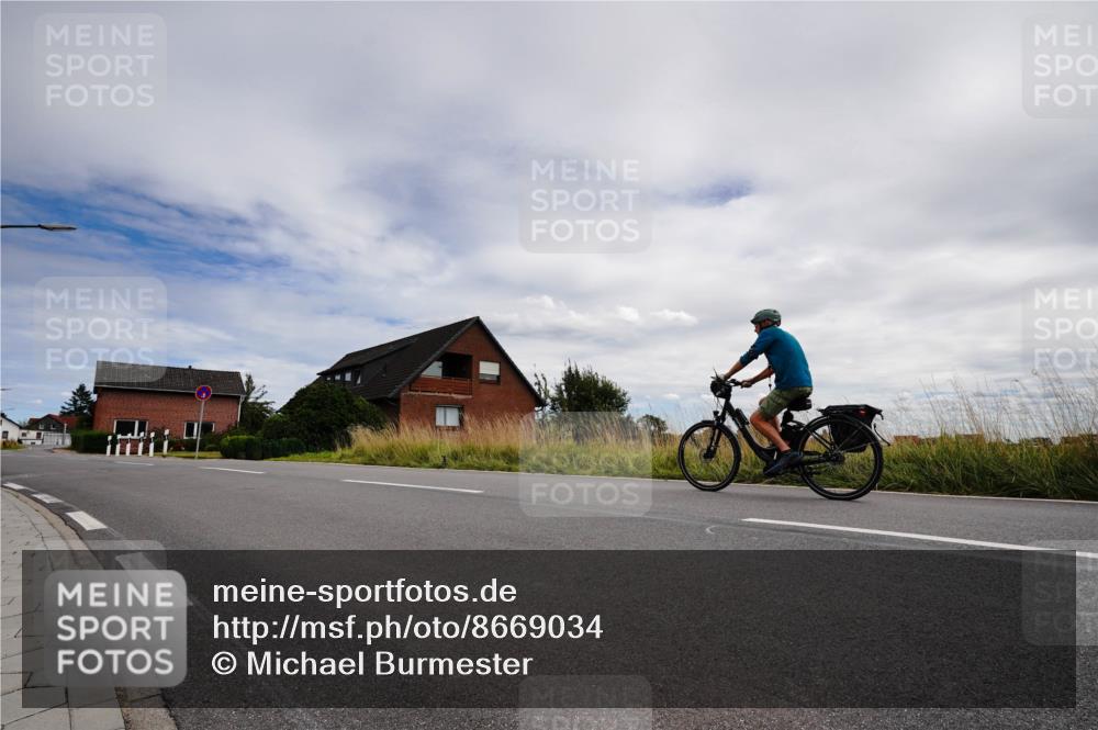 31.08.2025 - Elbe Triathlon Hamburg Michael Burmester http://msf.ph/oto/8669034 31.08.2025 13:39:10 Radfahren  meine-sportfotos.de